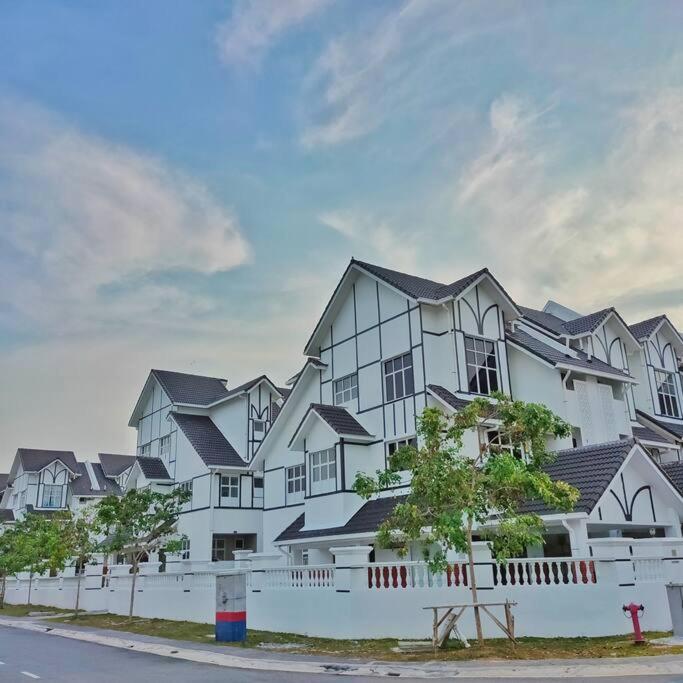 3 Storey Swimming Pool&Projector House Setia Alam Шах-Алам Экстерьер фото
