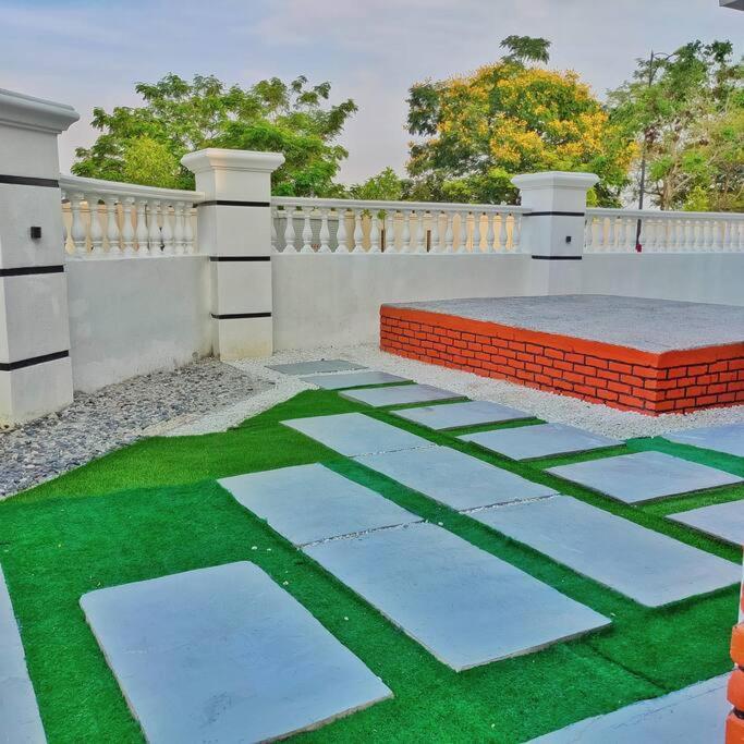 3 Storey Swimming Pool&Projector House Setia Alam Шах-Алам Экстерьер фото